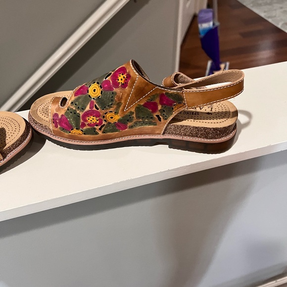 L’Artiste Floral Leather Sandals - Picture 3 of 6